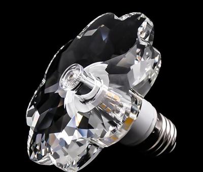 五号工厂水晶灯闪耀央视记录频道，引领会议展览服务新潮流